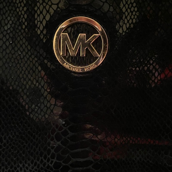 Michael Kors MK Large Black Snakeskin Tote - Picture 4 of 10